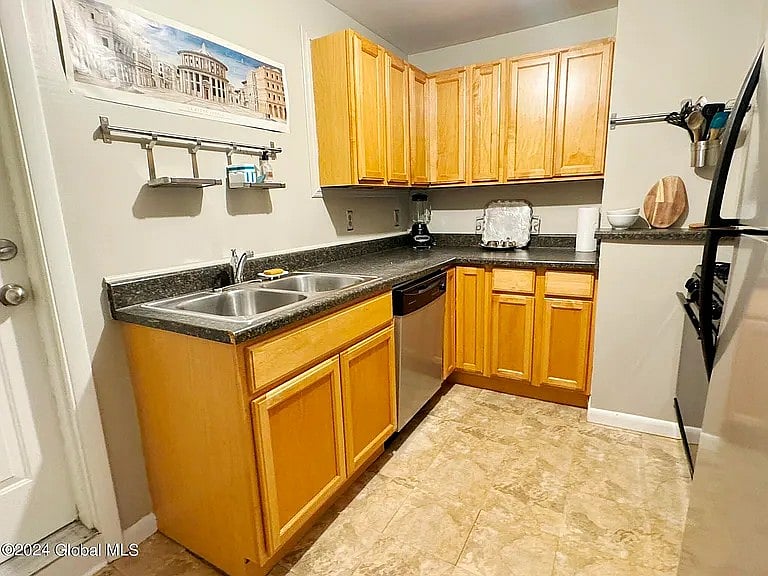 Apt FLR 1 - Kitchen w/Dishwasher
