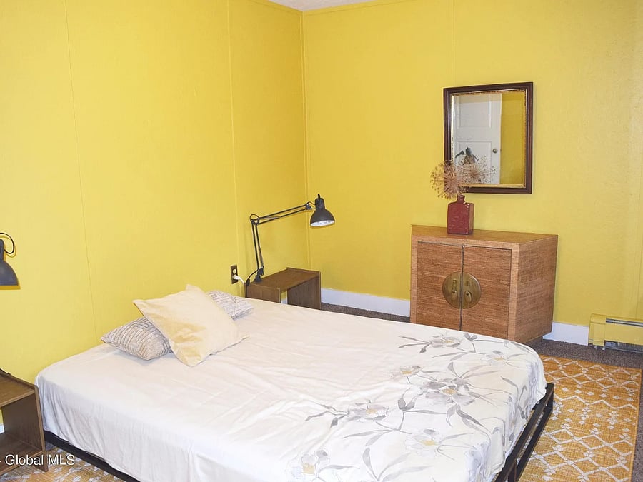 Apt FLR 1 - Bedroom 1 with Queen Size