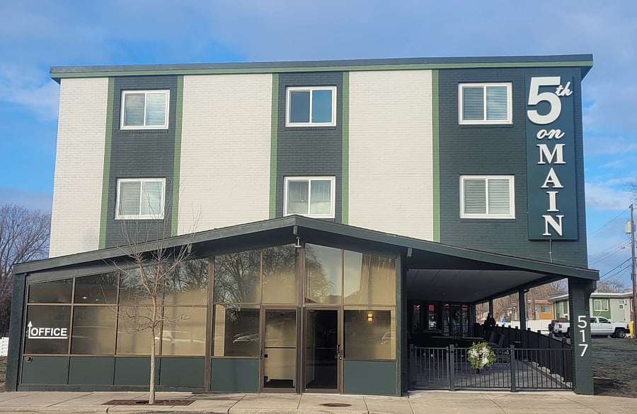 Our Main buildings feature the Studio B
Lobby with vending and on-site property managers office.
Elevator