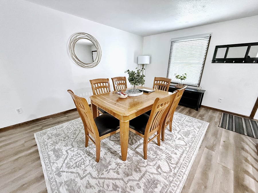 Spacious Dining Room with Seating for 6