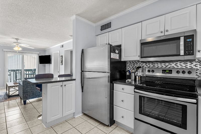 Furnished / supplied kitchen