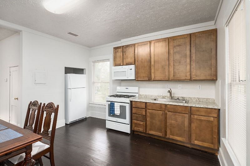 Furnished Finder property 579415_2 photo 6