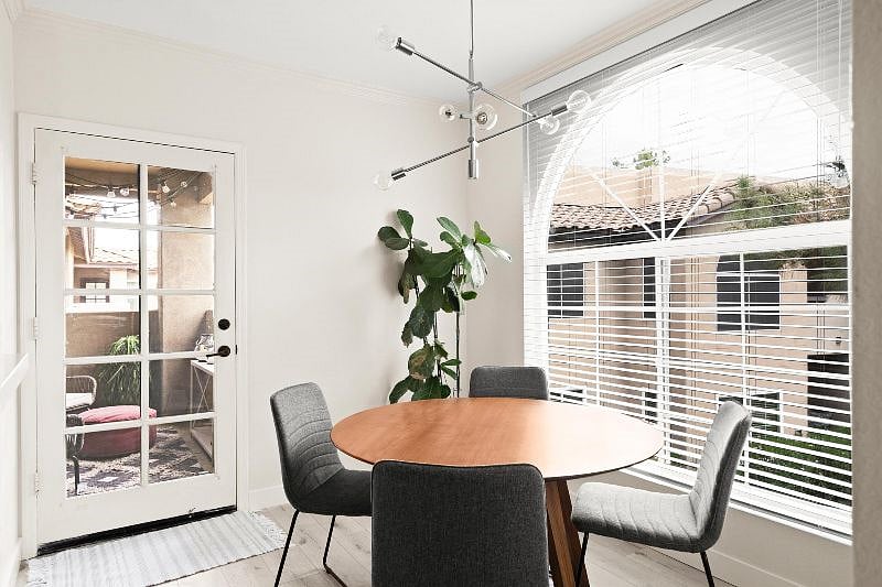 Eat-In Kitchen