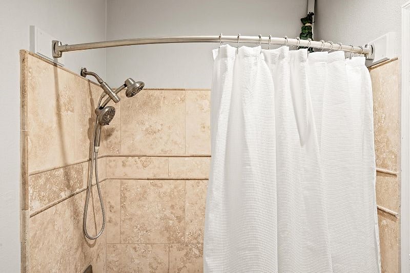Primary Bathroom Tub/Shower