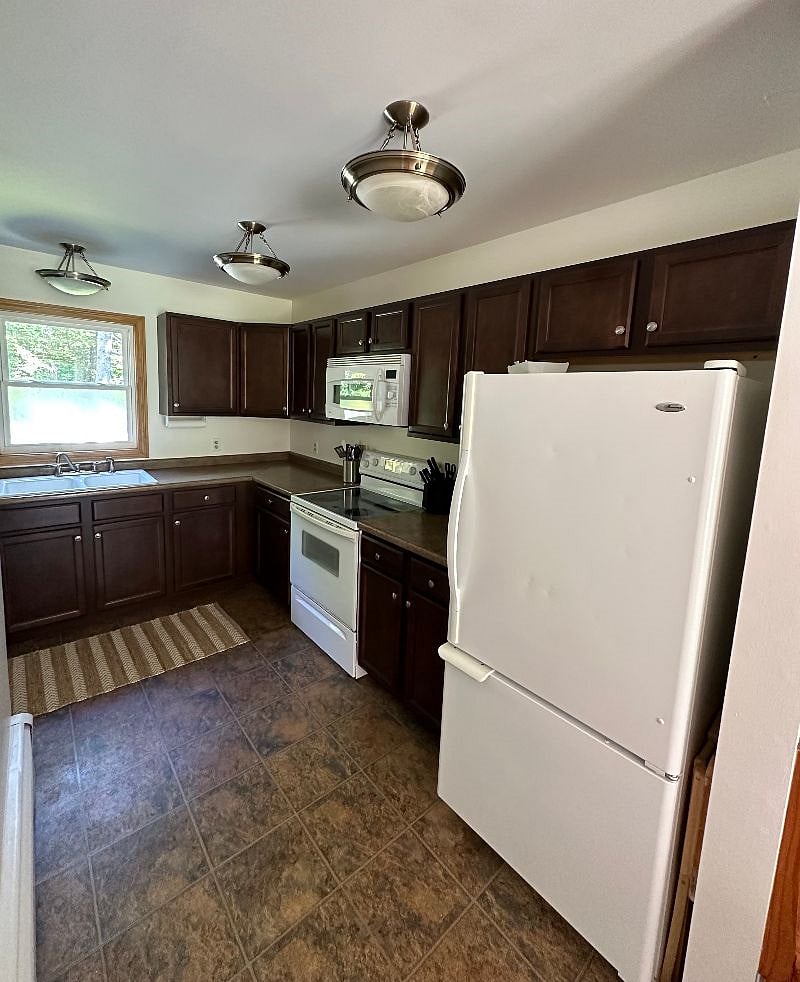 Furnished Finder property 580028_1 photo 3