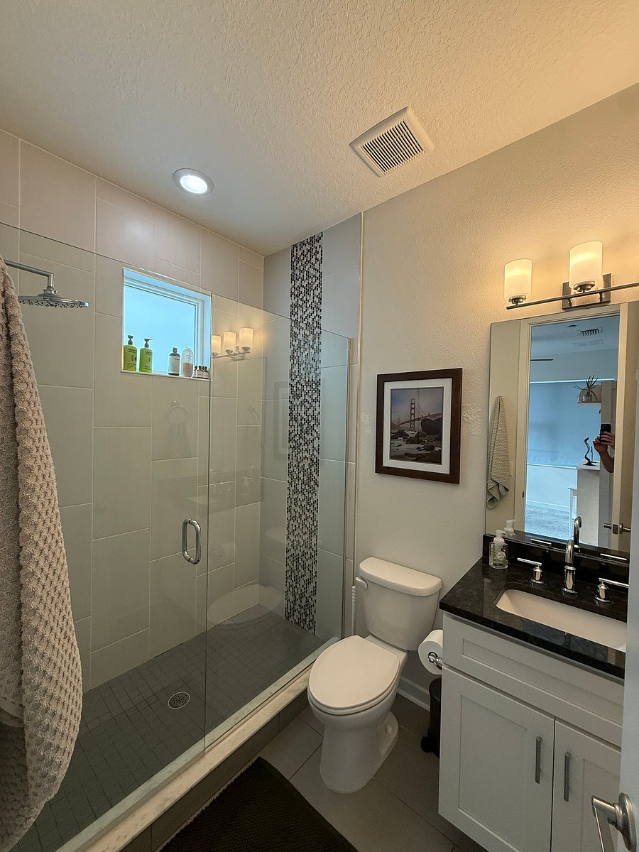 Office / guest bathroom