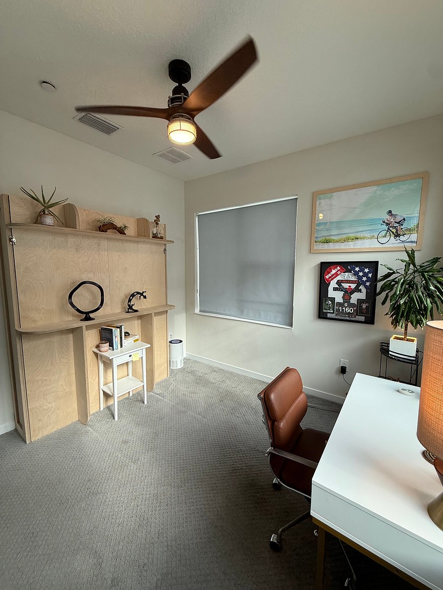 Office/guest room. (Murphy bed)