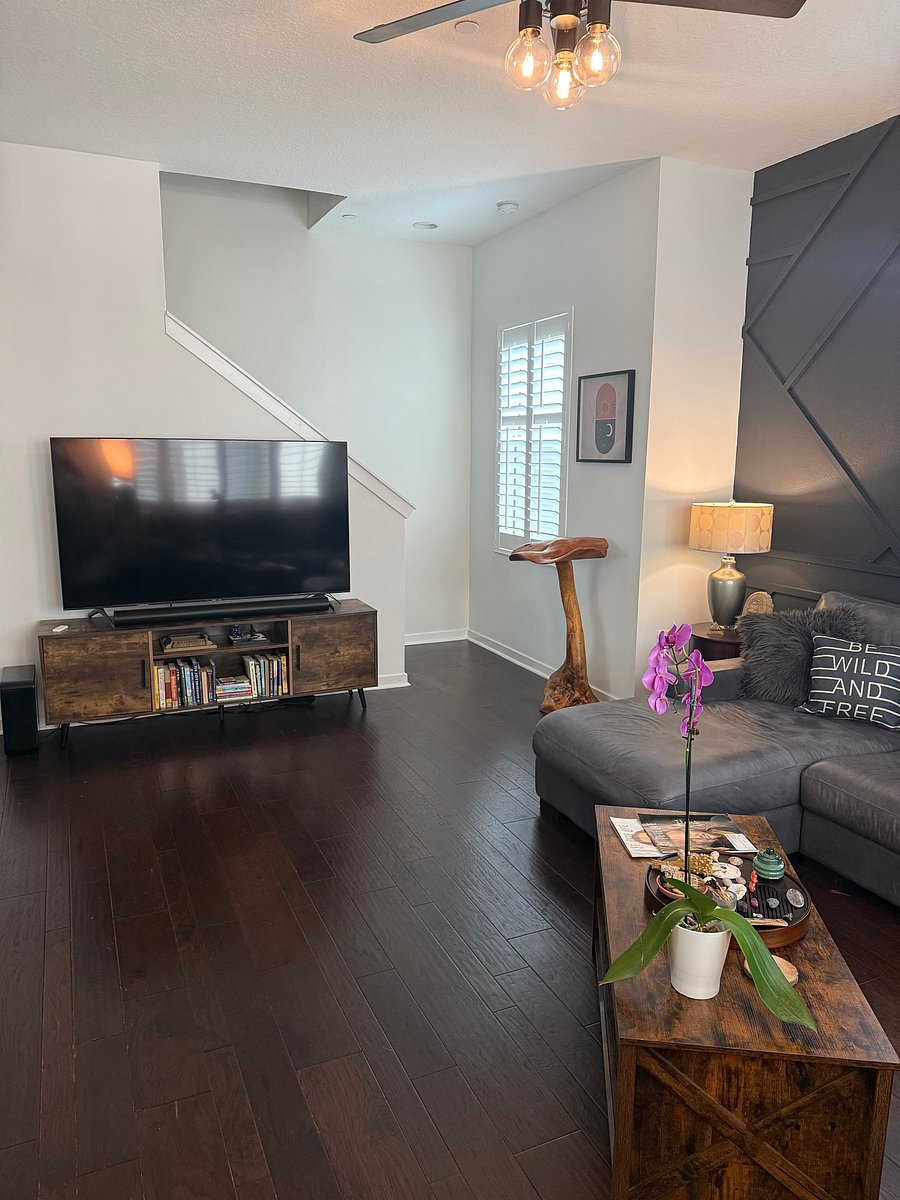 Entertainment center