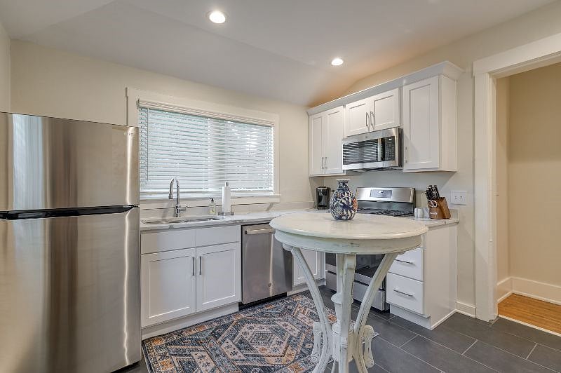 Furnished Finder property 580263_2 photo 6