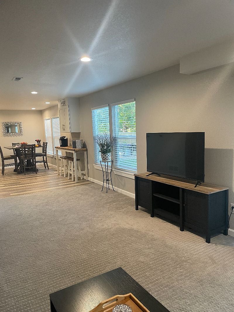Furnished Finder property 580280_1 photo 3