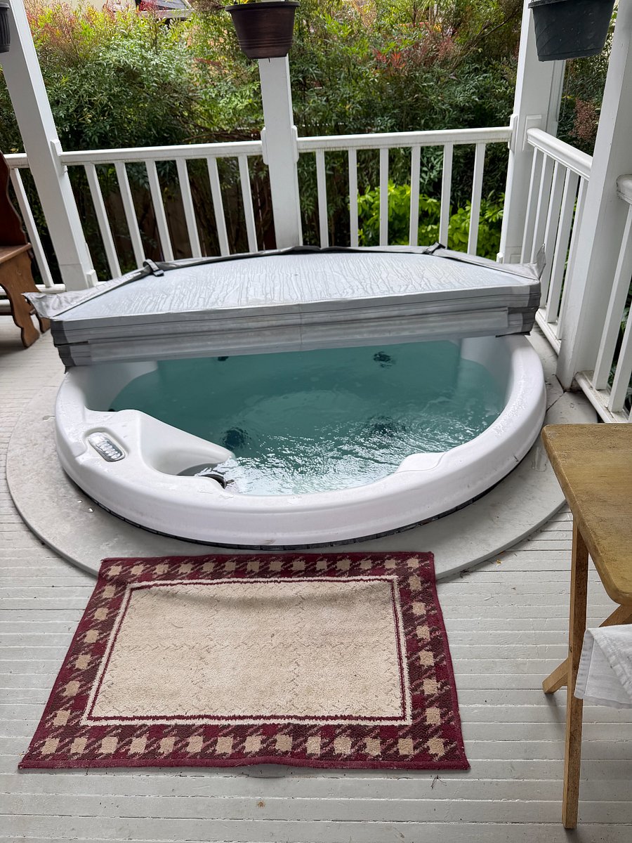Hot tub on deck.