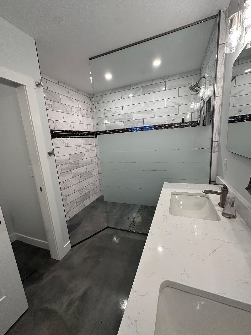 Master walk in shower