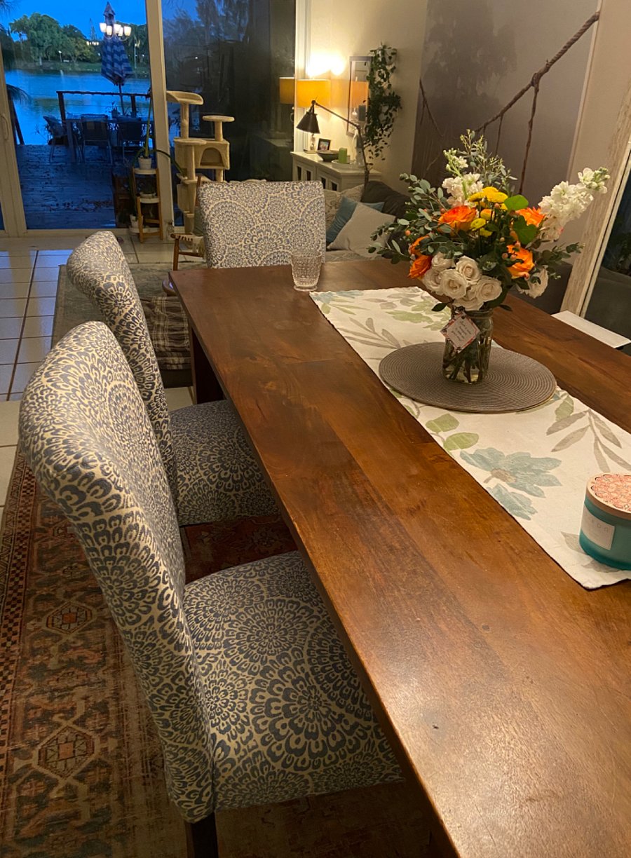 Downstairs dining room (common area)
