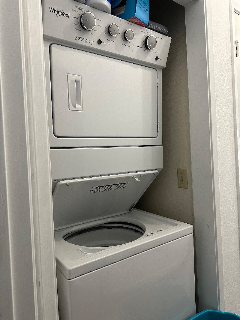 washer/dryer is in the hall b/t the two bedrooms