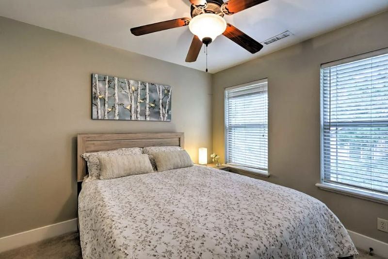 Bedroom 2 -QUEEN bed