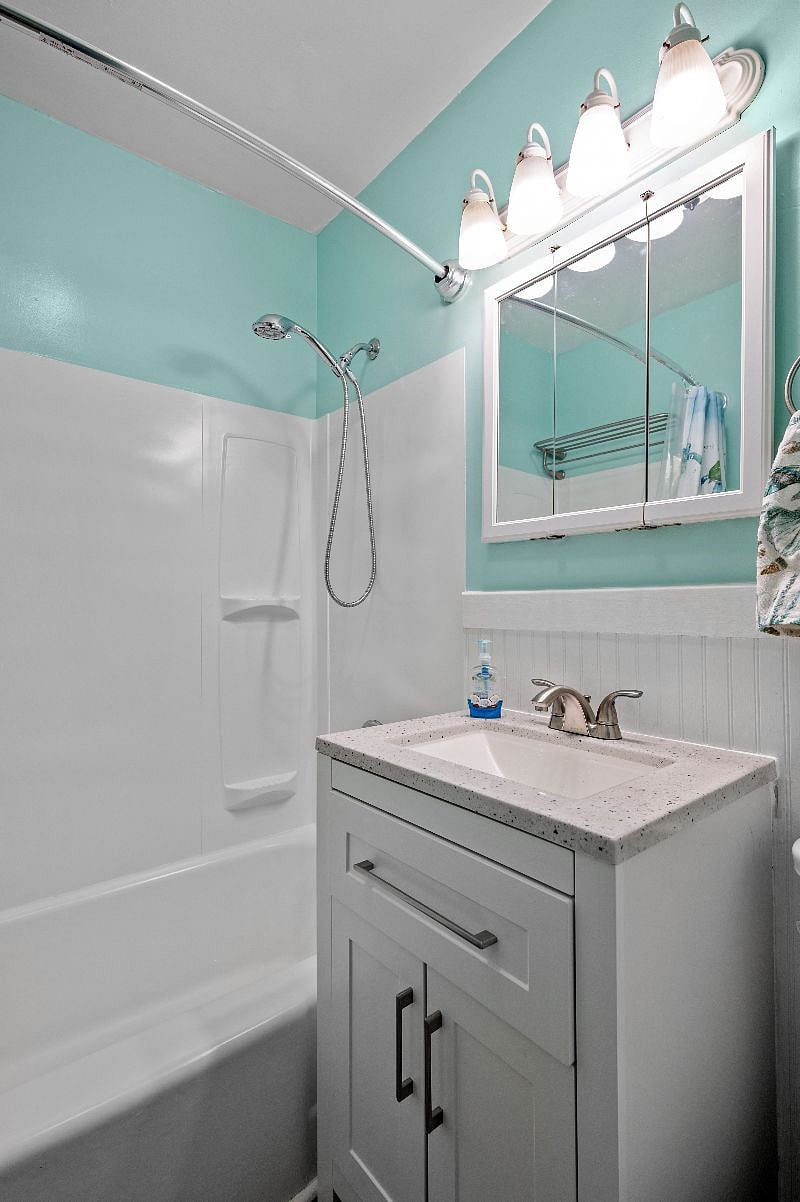 Tub/shower combo.