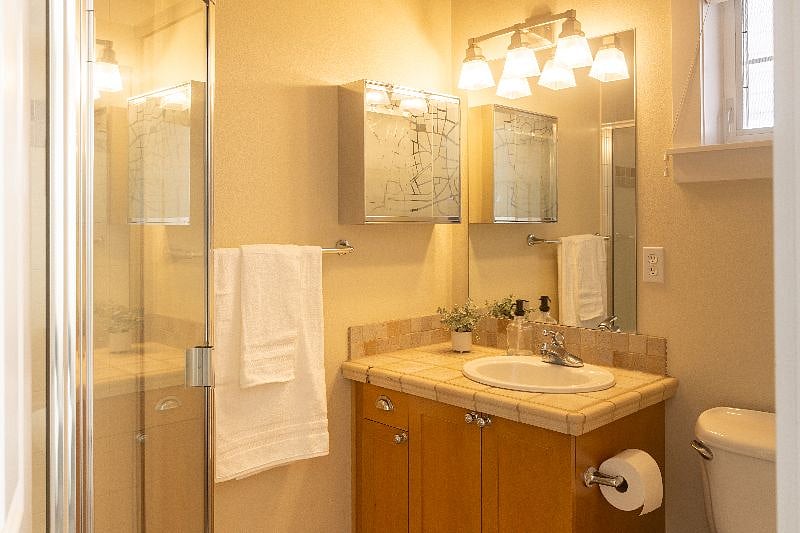 2nd Bedroom Bath