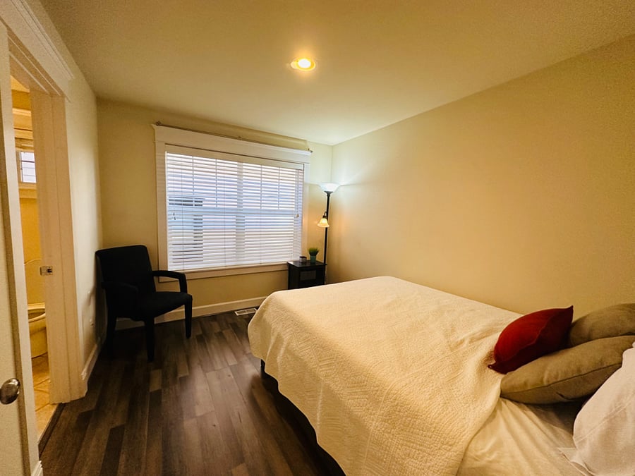 2nd Bedroom with Queen Bed