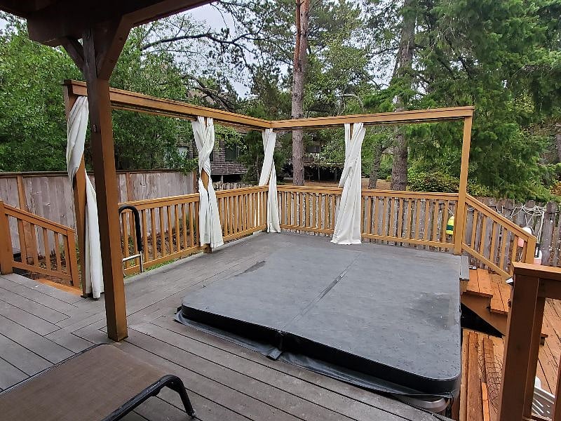 8-person hot tub