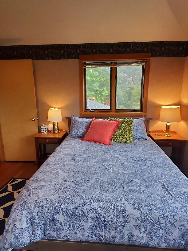 Bedroom 3 has windows on 3 sides!