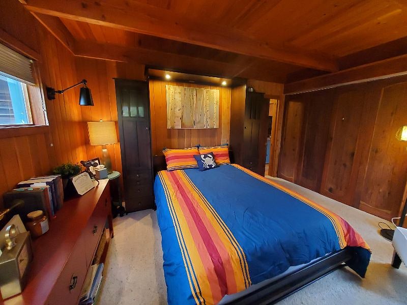 Queen size murphy bed in Den