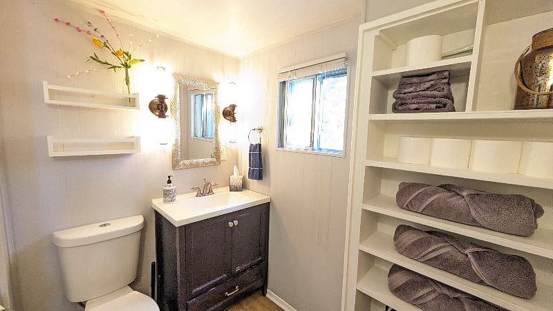 All essential bathroom supplies are here! TP, Towels, Shampoo/Conditioner.