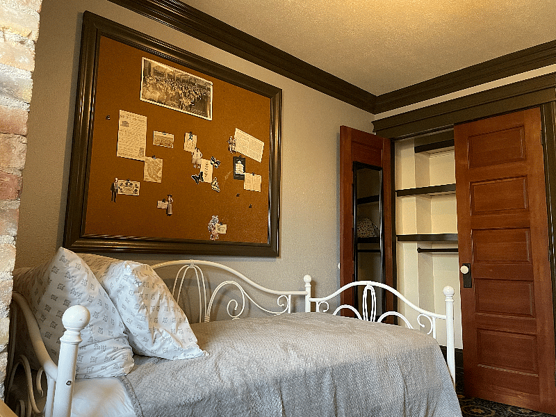 Large closet in 2nd bedroom