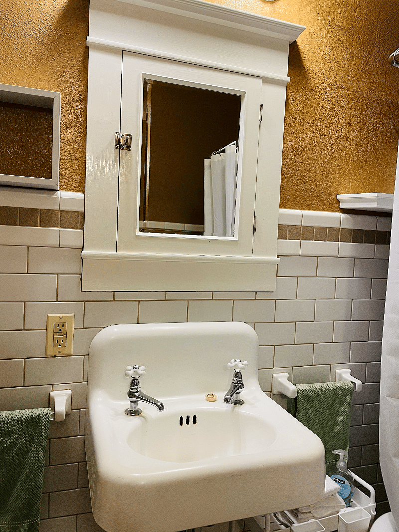 VIntage sink and medicine cabinet