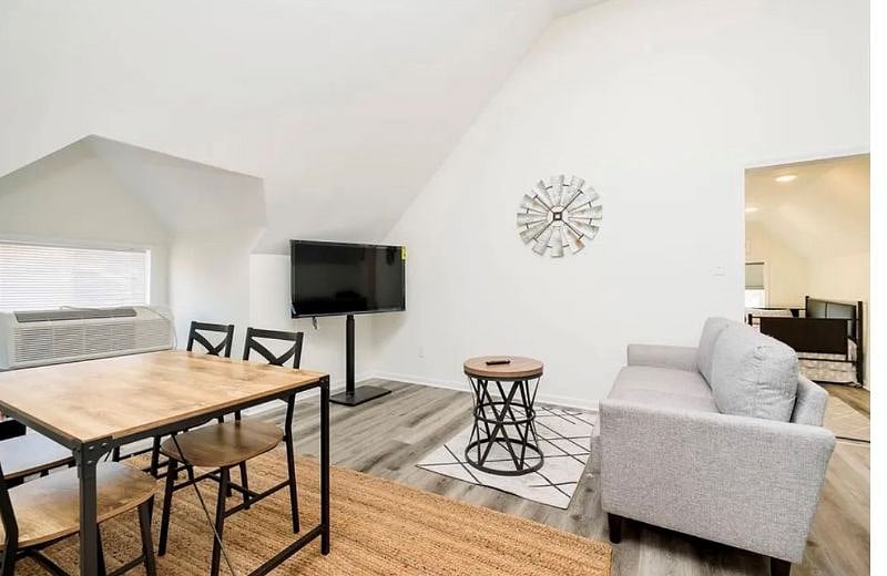 Furnished Finder property 580825_1 photo 2