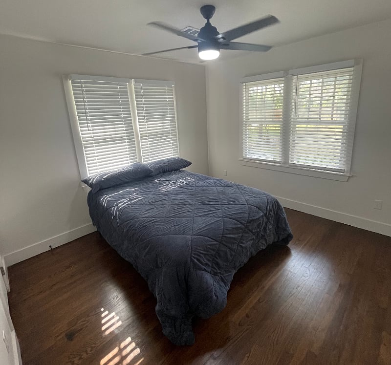 Queen Bed room
