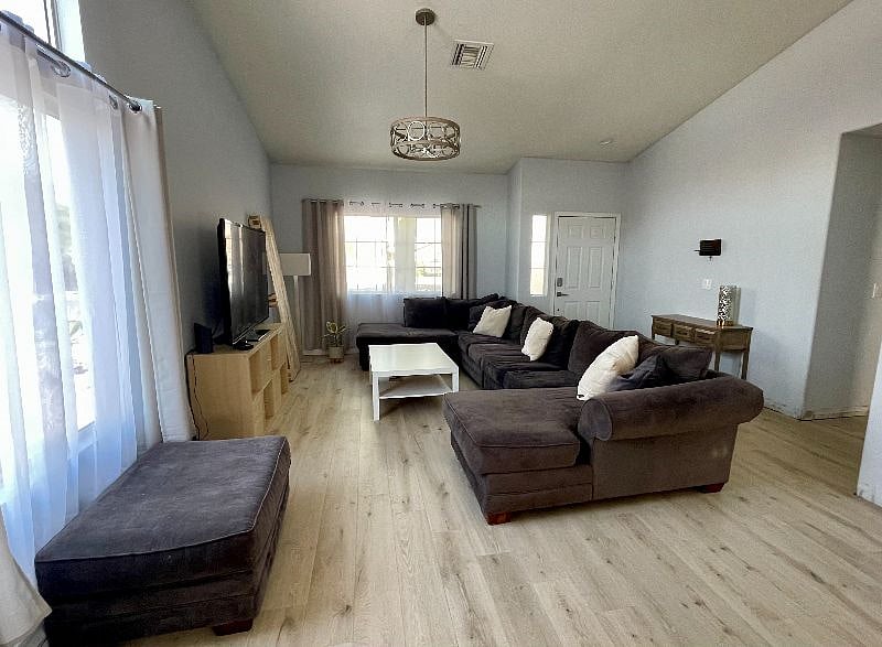 Furnished Finder property 580968_1 photo 2