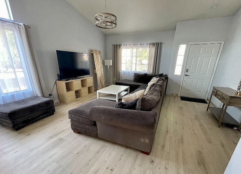 Furnished Finder property 580968_1 photo 1