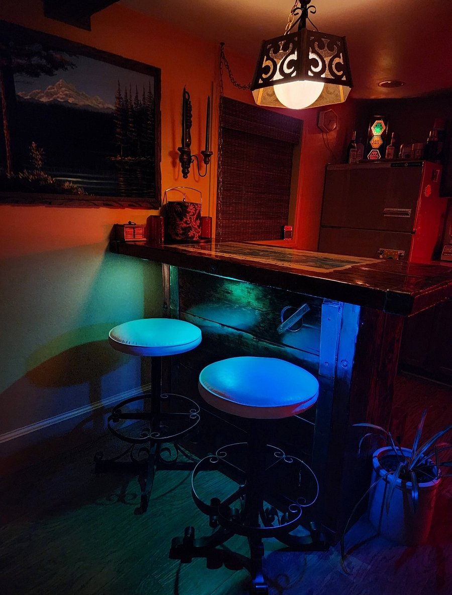 Breakfast bar by day, swanky cocktail bar by night. Multicolored lighting is changeable.