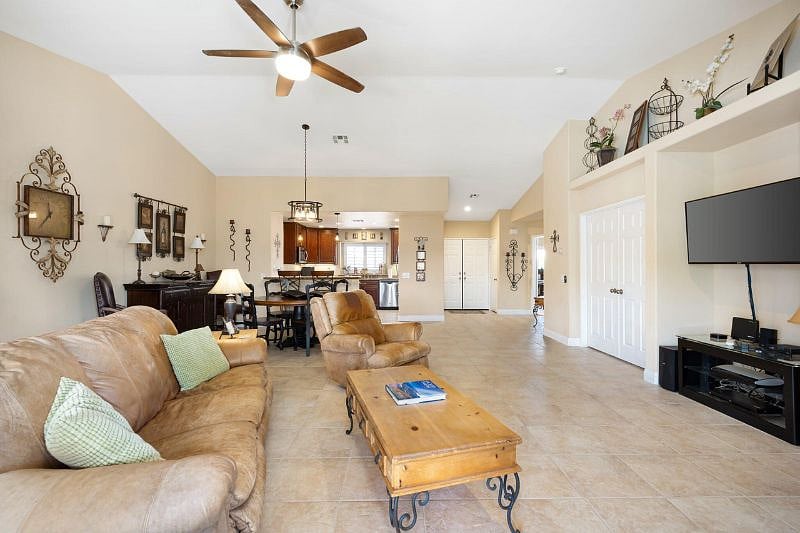 Furnished Finder property 580985_1 photo 14