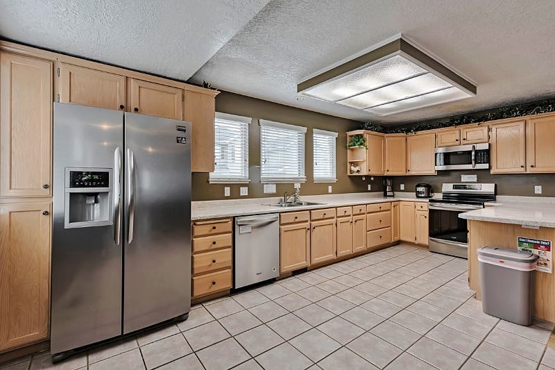 Furnished Finder property 581214_1 photo 3