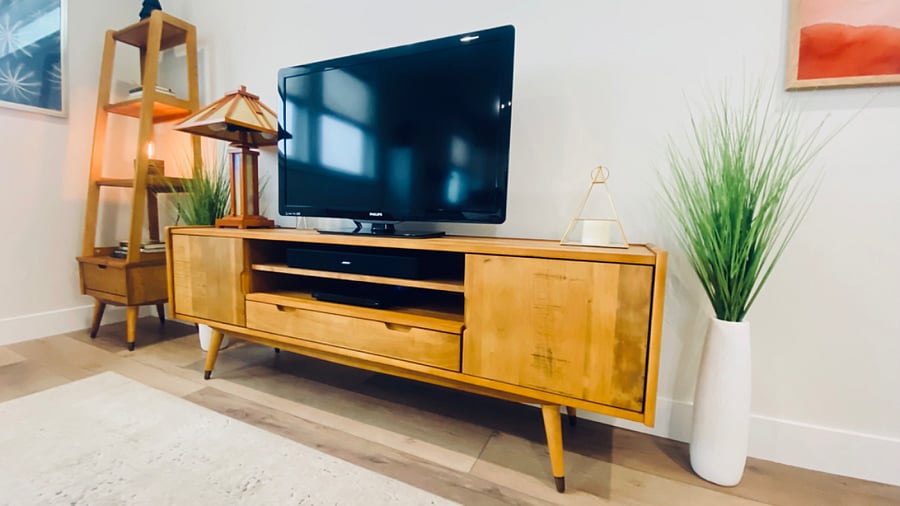 Bose sound bar for excellent sound quality watching your favorite shows and to play your music collection with its Bluetooth connection.