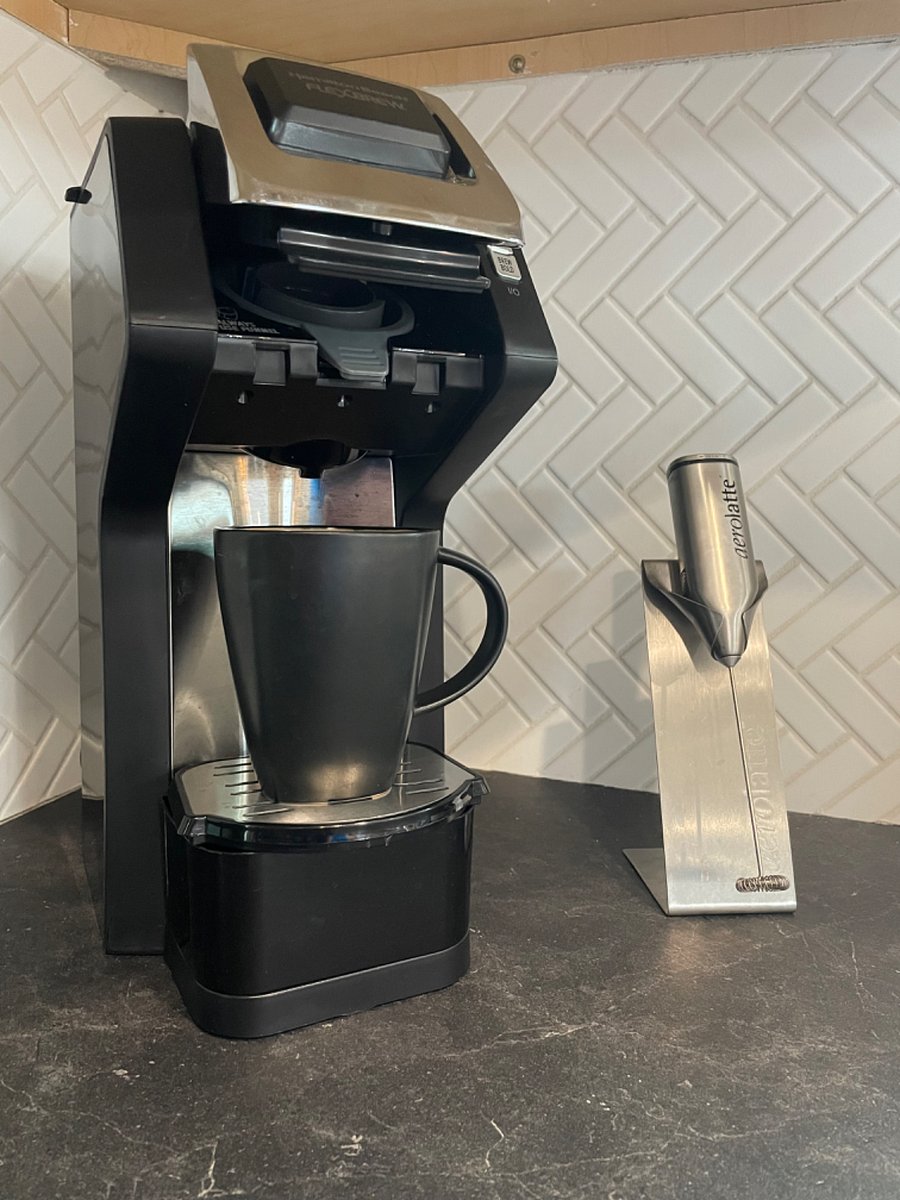 Hamilton Beach Flex Brew coffee maker for pods and ground coffee. Perfect for making a single serving.