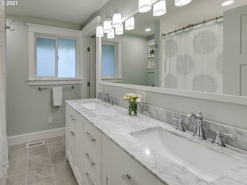 Bathroom adjacent to bedrooms, with Bath/shower