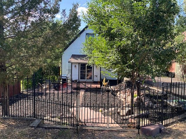 Back yard is fully fenced. Bring the dog!