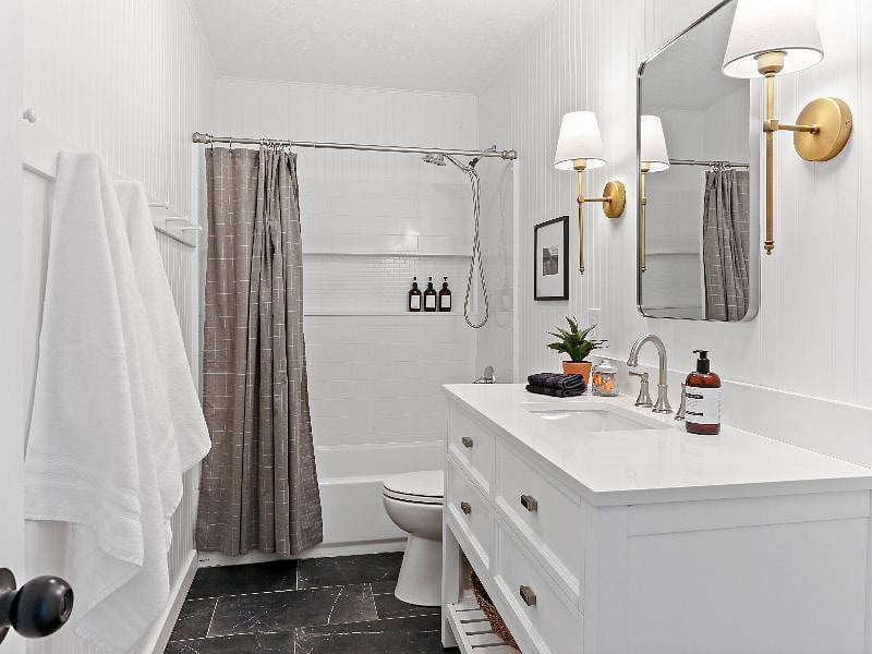 Ready to indulge in a delightful and hassle-free bathroom experience? Look no further than this stunning home, boasting a newly remodeled bathroom fully stocked with all the essentials