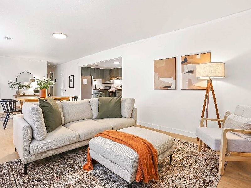 Escape to the stylish New River Gorge Retreat for the perfect blend of relaxation and adventure! Our charming furnished rental home offers comfortable bedrooms, modern amenities.