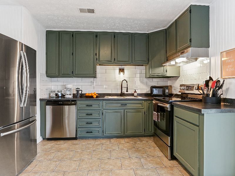 Feel at home in our cozy kitchen, it is fully equipped kitchen is ready for you to whip up delicious meals with ease.