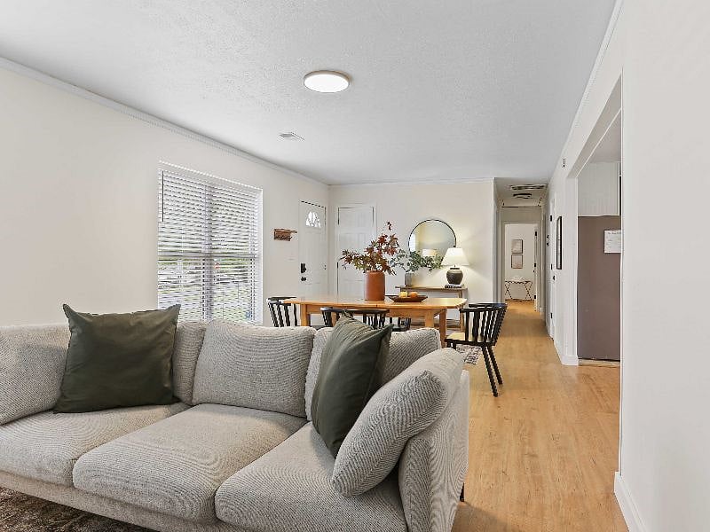 Escape to the Delightful New River Gorge Retreat for the perfect blend of relaxation and adventure! Our charming furnished rental home offers comfortable bedrooms, modern amenities, and endless outdoor activities for an unforgettable getaway.