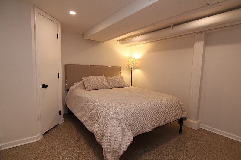 Queen bed bedroom, perfect for night shifters!