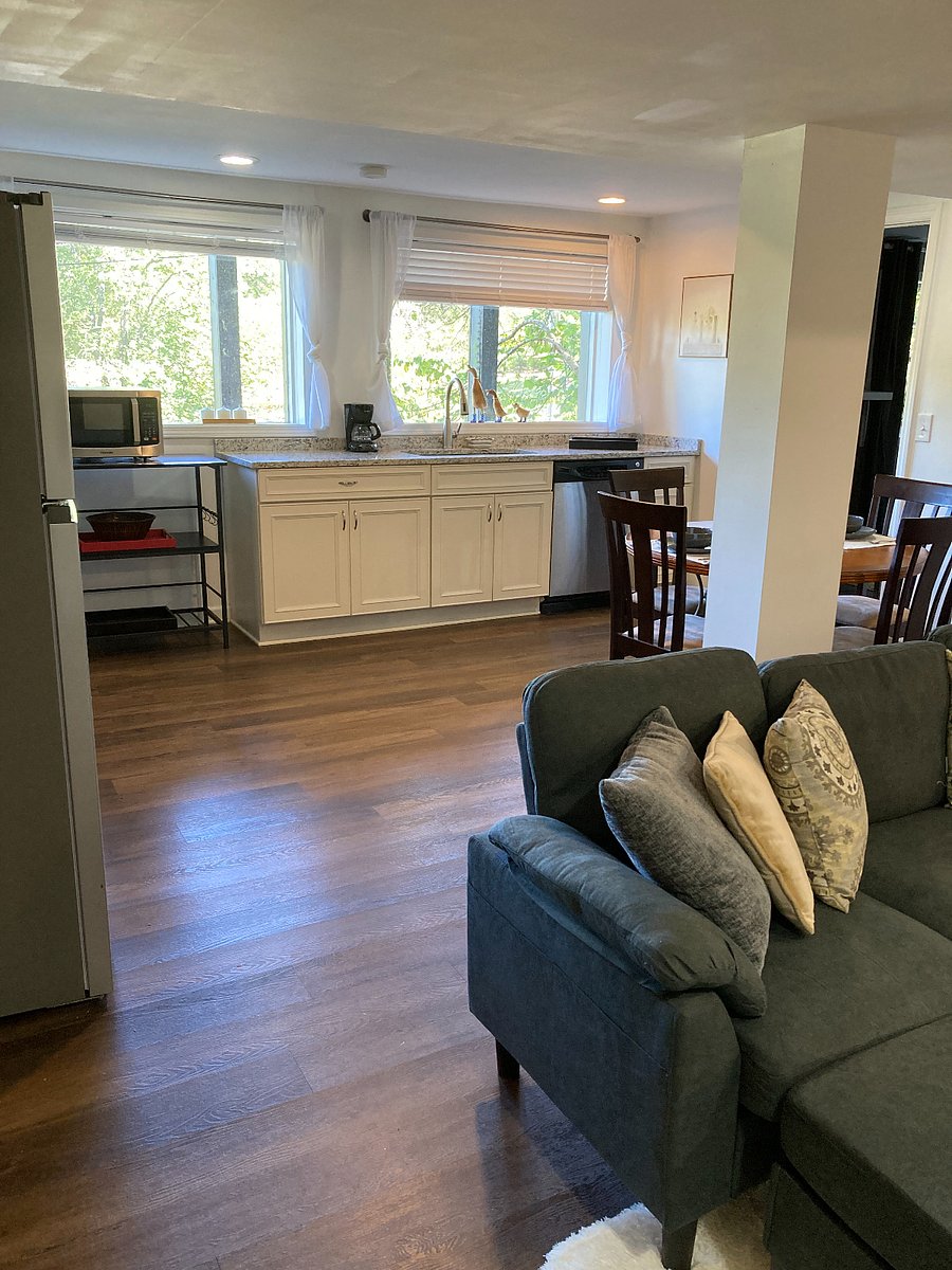Full kitchen and open floorplan