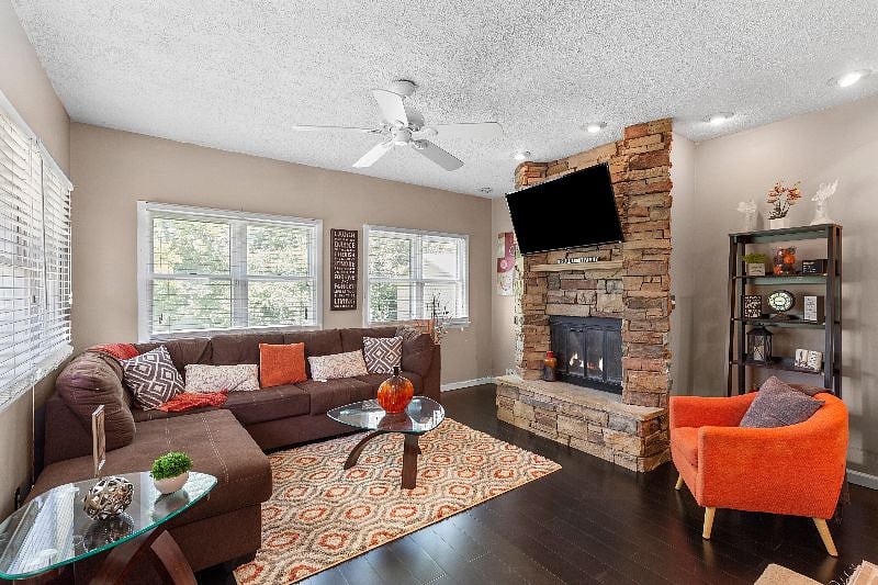 Second sitting room. More like a family room.