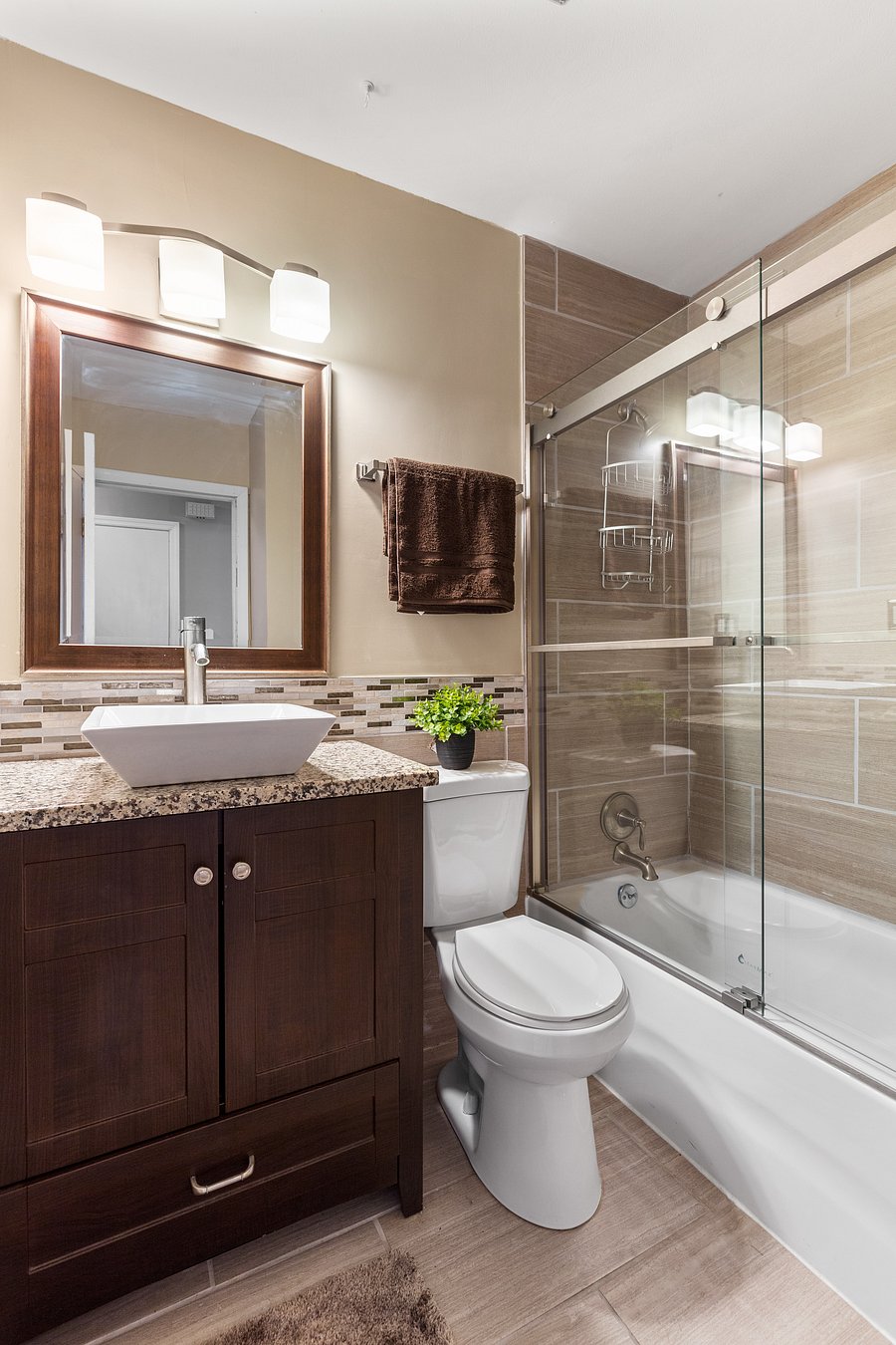 Hallway bathroom. Frist floor.