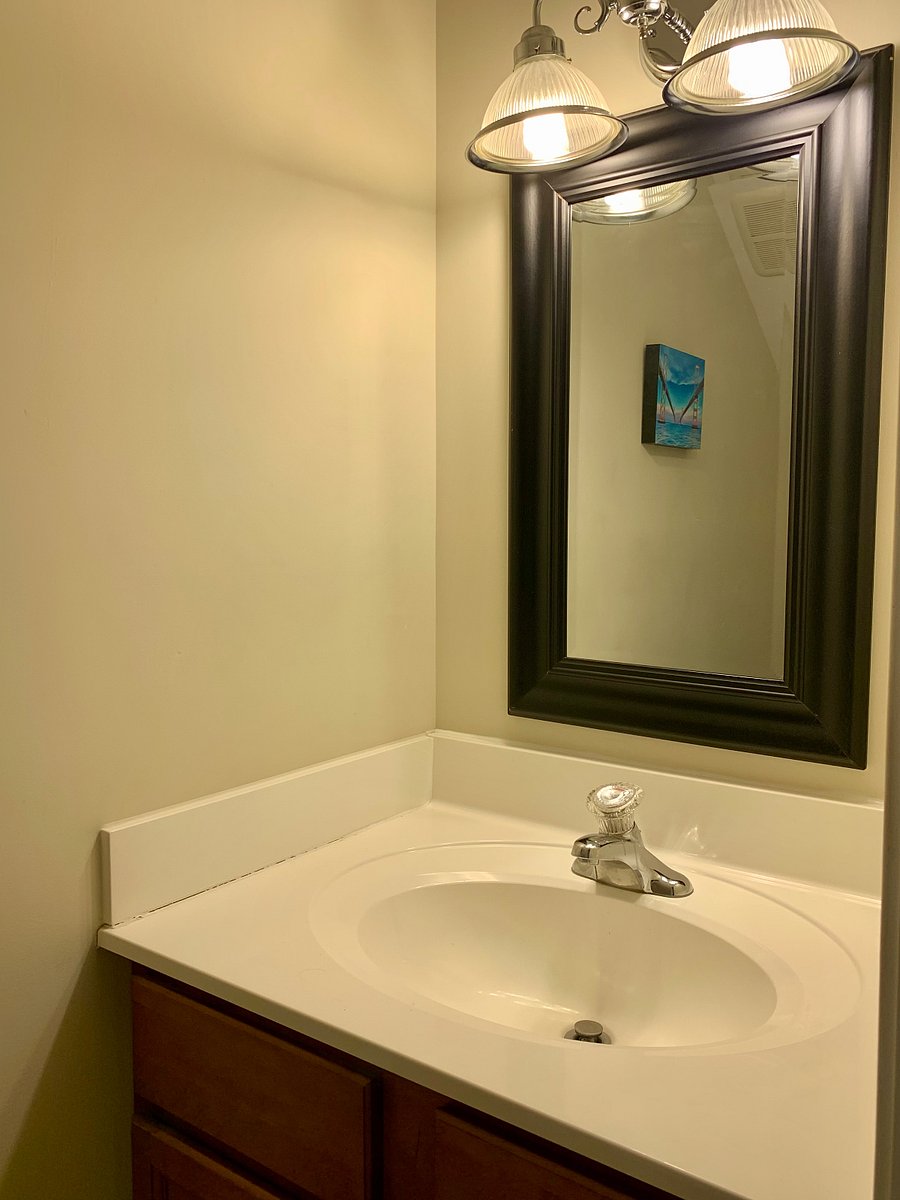 1/2 Bathroom