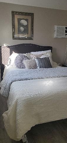 Large bedroom queen size bed spring bedding