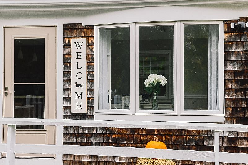 Side door and bay window